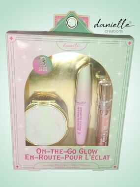🆕️DANIELLE On-The-Go Glow Makeup Trio